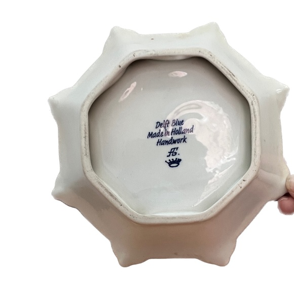 DELFT Blue Holland Candy Dish Hand Painted Blue and Cream Pointed Edges 7" Dia - Picture 4 of 6